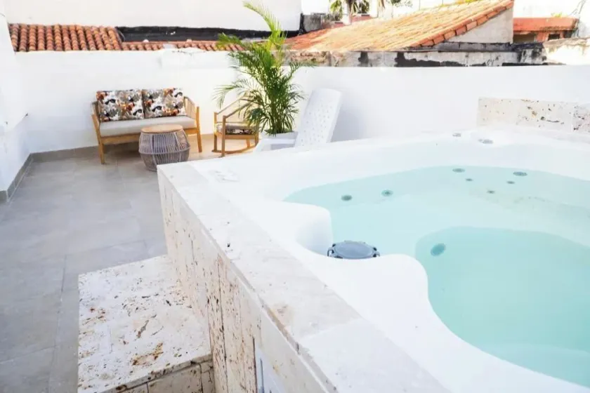 4br House in the old City Jacuzzy AC Wifi - Image 1