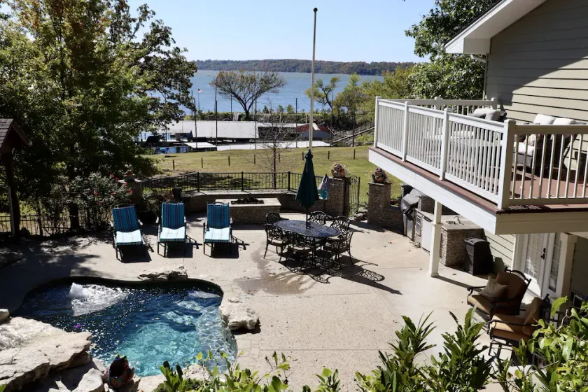 Wunderschöne Villa am See mit privatem Pool, Spielzimmer, Zugang zu Dock / Slip & Ramp - Image 1