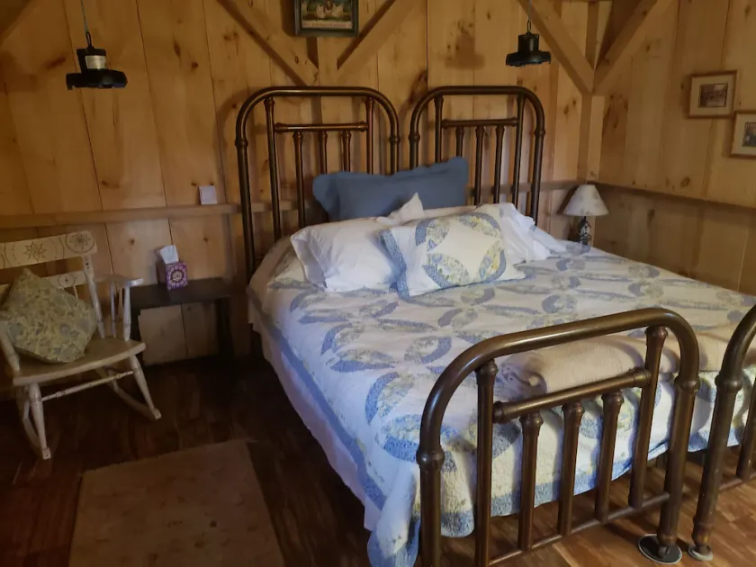 The ruffled feather cabin  52 acre farm. - Image 1