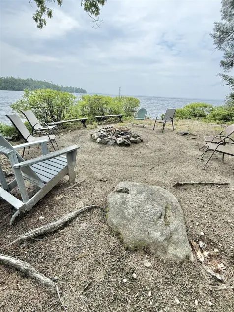 Paradise Point Limit 10 4 Bedroom Cottage by RedAwning - Image 1