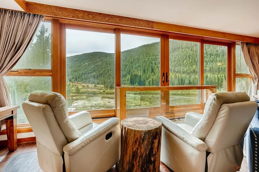 Spacious Remodel, 4br, Minutes To Conf Center & Slopes! 4 Bedroom Condo by RedAwning - Image 1