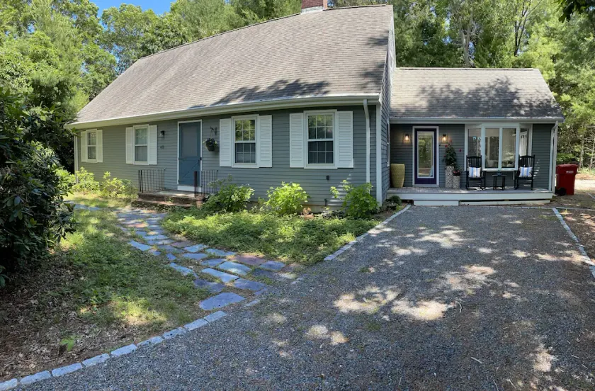 Relaxing family New Seabury home on cul-de-sac steps from Pond & Golf Course - Image 1