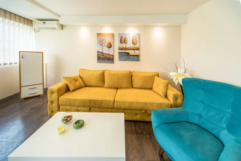 Luxorious Apartment - Image 1