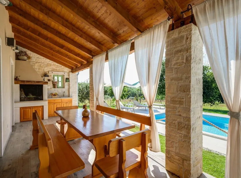 Villa in Srebrnići with Pool near Marea Beach - Image 1