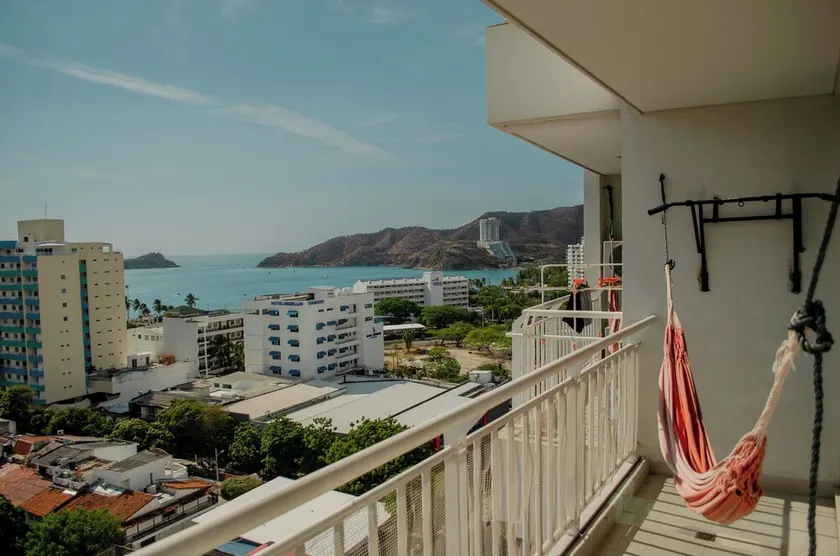 3 min to beach apartment, ocean view, terrace, big pool, and AC in Santa Marta - Image 1