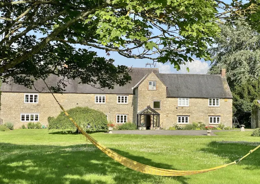Historical farmhouse in 6 acres of grounds with games rooms and modern amenities - Image 1