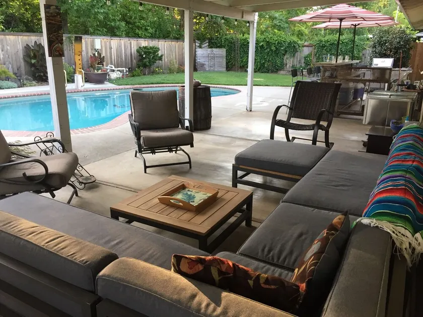 Chico Familie Retreat med pool ~ Bocce ~ Hot-tub ~ Lounge. Nær parken, downtown & CSU - Image 1