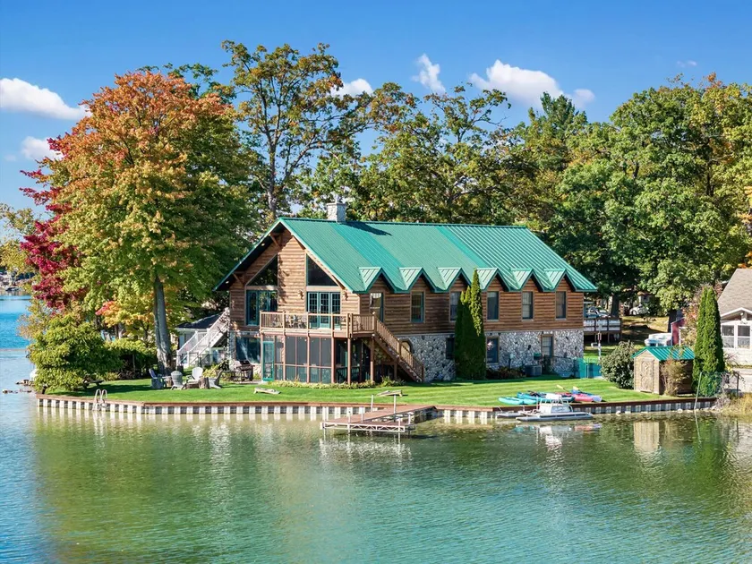 Lakefront Lodge w/ Indoor Hot Tub - Sleeps 19 - Image 1