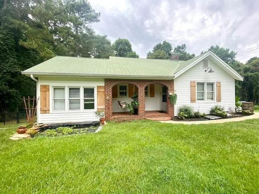 NEW Travelers Rest | Cute Bungalow Close to I-20 - Image 1