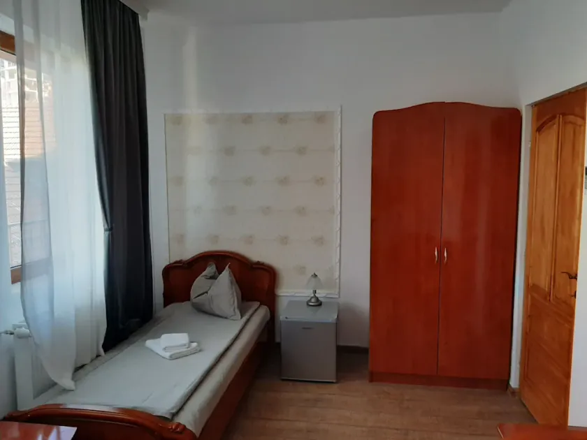 Comfort Triple Room near Shopping Center - Image 1