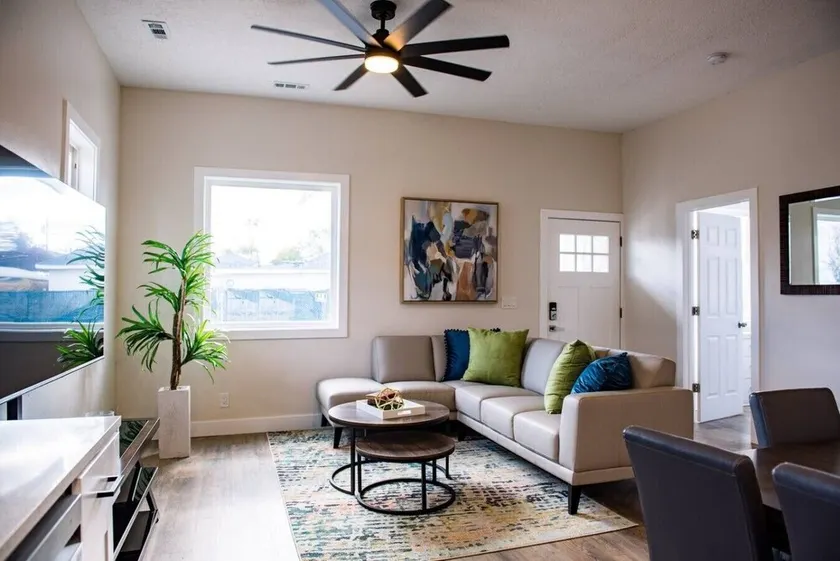 The Olive Den - Spacious New Remodel - Big Groups.. - Image 1