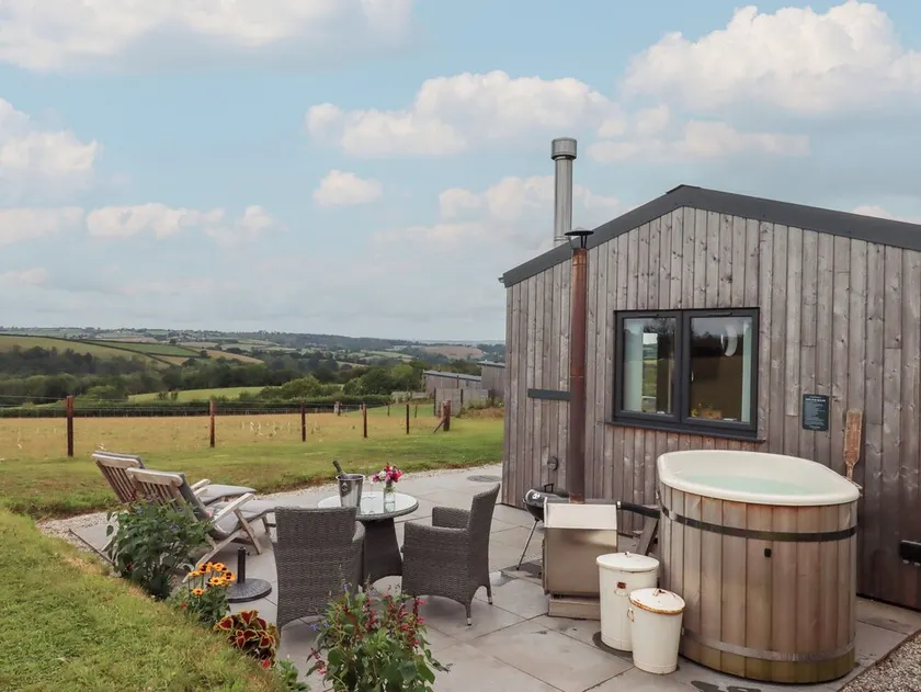 THE PENNYMOOR, romantic, with hot tub in Tiverton - Image 1