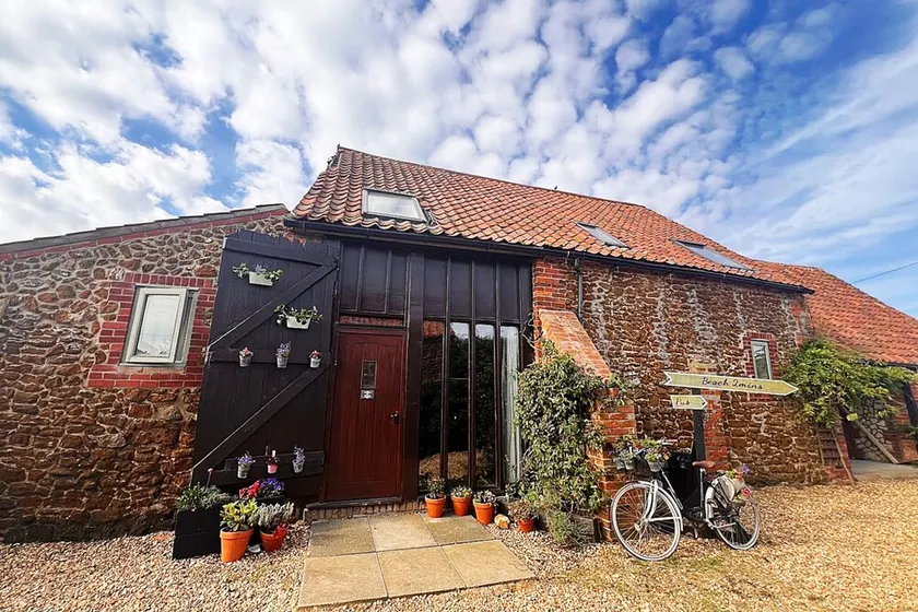 The Old Barn Self Catering Cottage - Image 1