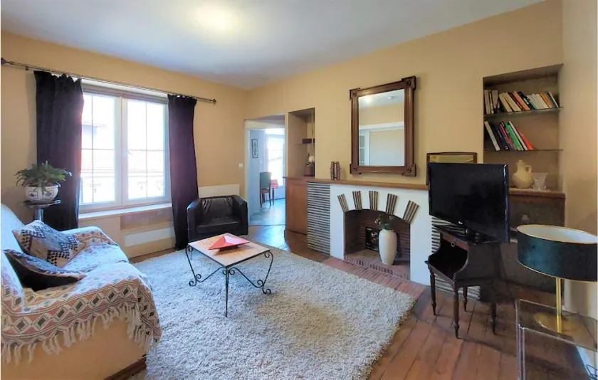 1 Bedroom Gorgeous Apartment In Saint-Dizier - Image 1