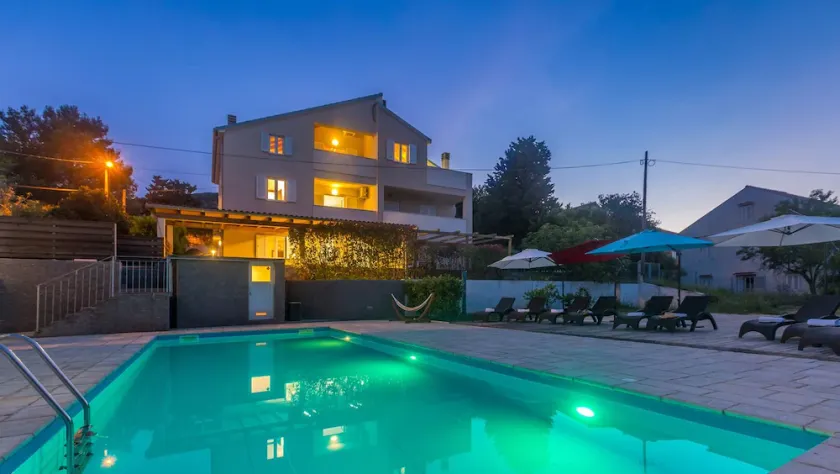 Holiday apartment CALYPSO with large heated pool (50m2) in a quiet location in Nerezine on the island of Lošinj - Image 1