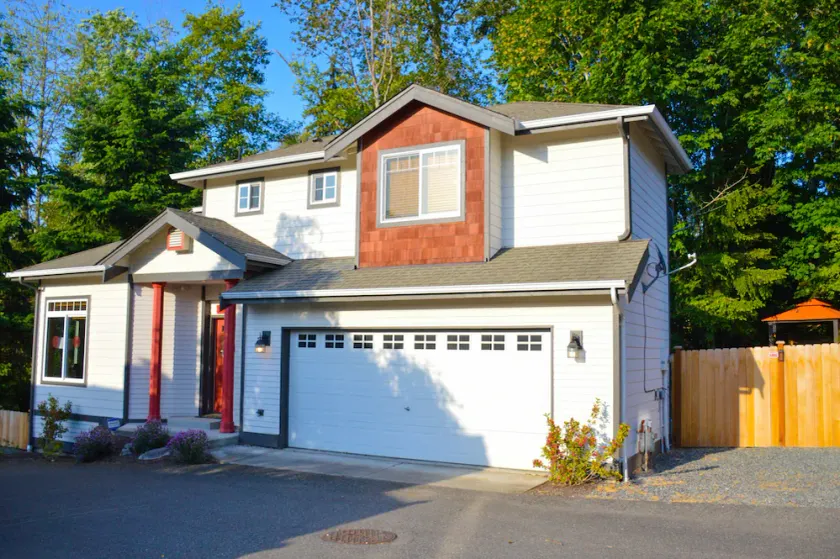 Alderwood Retreat - Sleep up to 8 - Weekly and Monthly Rate Available - NEW AC - Image 1