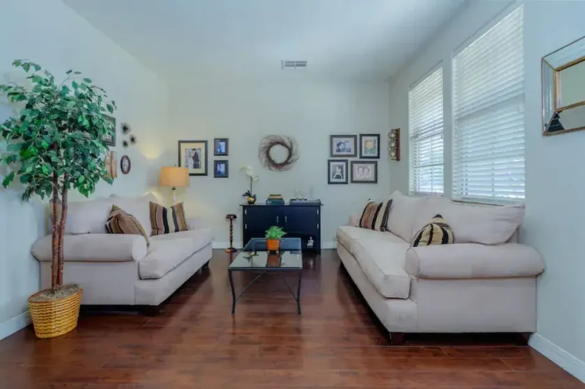 Charming 3200+ Sqft 4 Bedroom That Sleeps 10 - Image 1