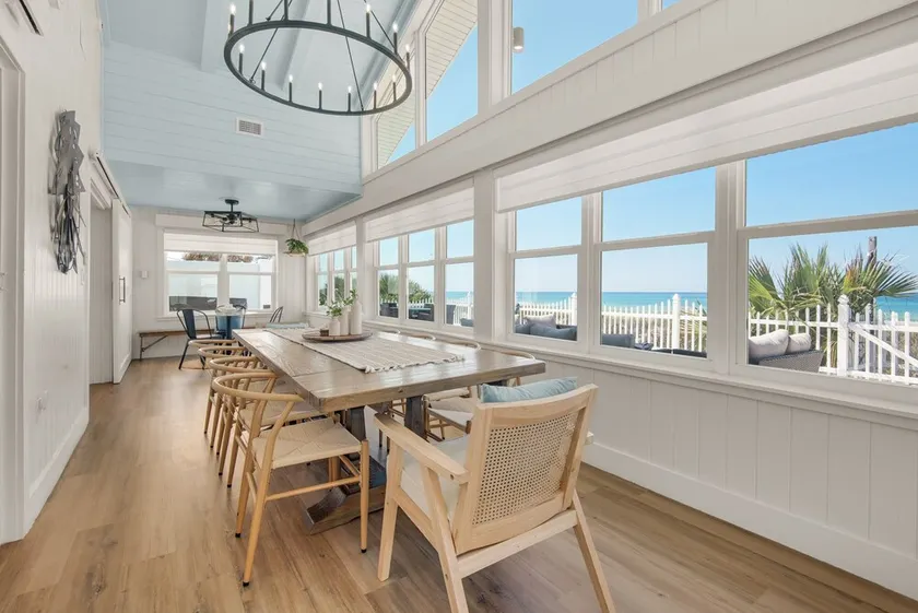 Belle maison familiale, beaucoup d'espace, directement sur la plage, grand barbecue, bain à remous! - Image 1