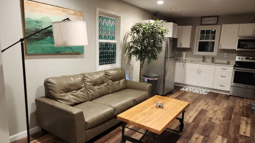 Spacious Studio with All the Comforts of Home - Image 1