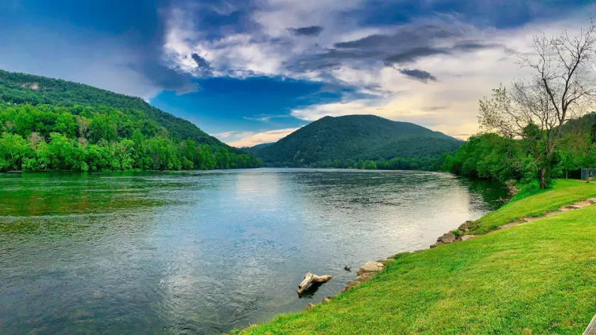 Cabin on River! - Image 1