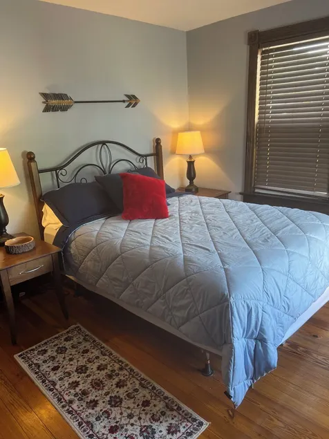 Eddie's Place - Image 1