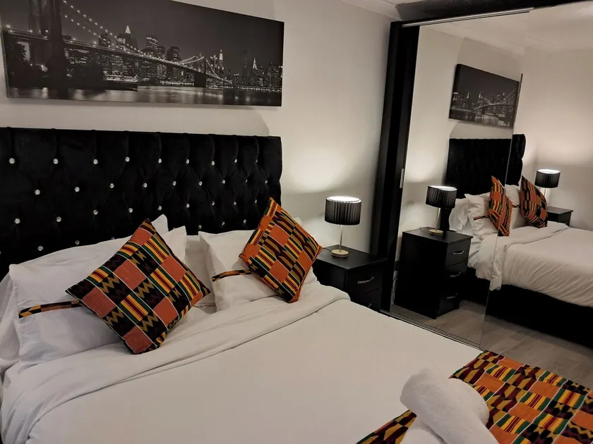 London ExCel 3Bed House Sleeps 6 - Car park for 2 - Image 1