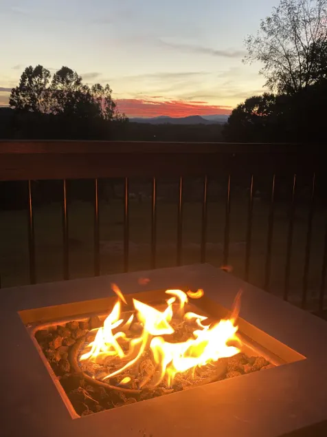Scenic Sunset Place. Beautiful Mountain View’s and sunsets from the front deck. - Image 1