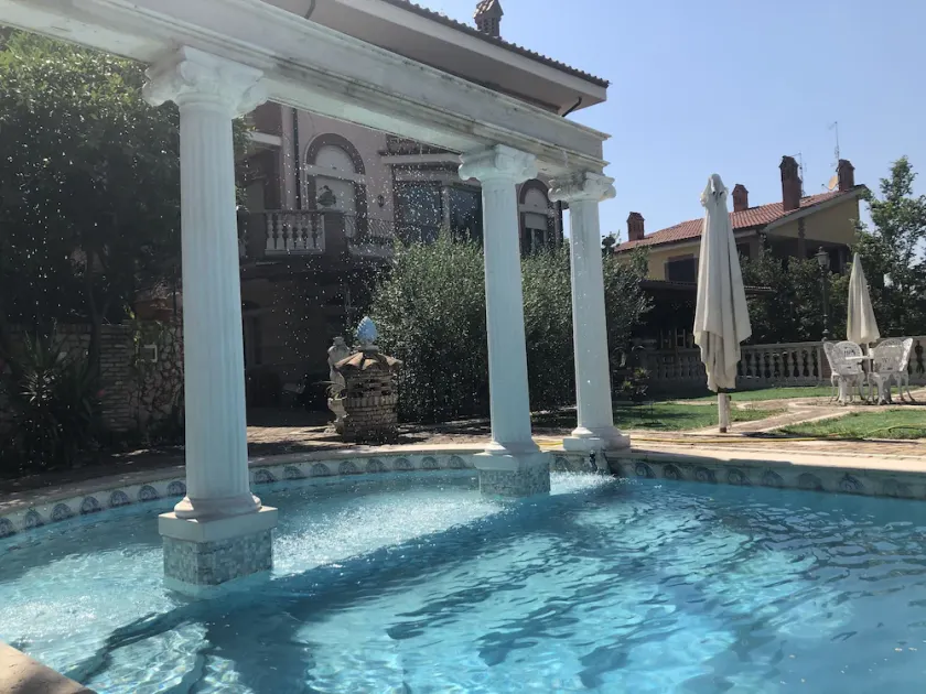 Elegant, gut mit privatem Pool verbunden. Mit Blick auf Tivoli Villa Adriana - Image 1