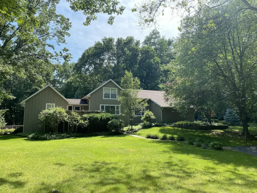30 min from Notre Dame + Hottub, 10 acre estate and game room - Image 1