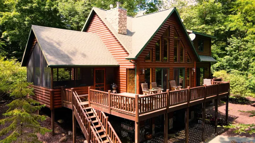 Norra Traditioner - Loon Lodge - Image 1