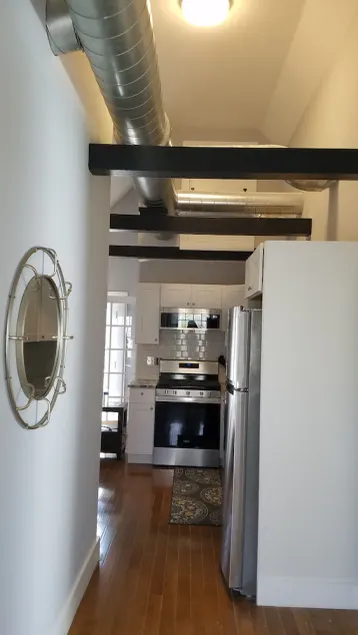Loft Style ,Sleep 4, 2 mins to Beach, UNE, dining, outlets, fishing, EVERYTHING! - Image 1