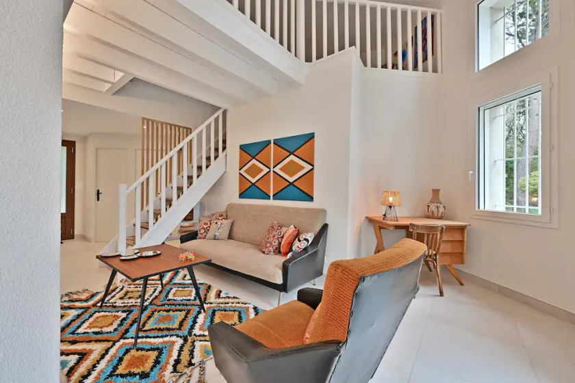 Villa Les Cerisiers : 70's decor, parking, Clim - Image 1