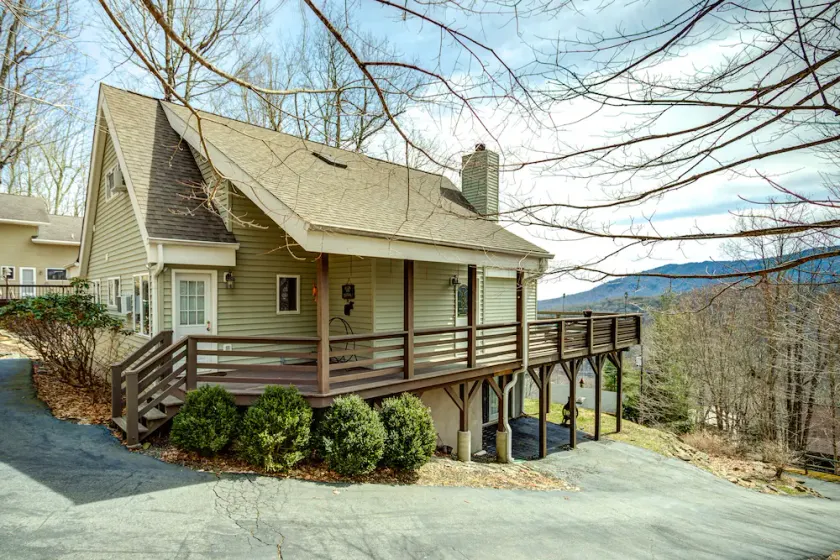 Grandfather View, <1mi to Hawksnest, Family and Dog Friendly - Image 1