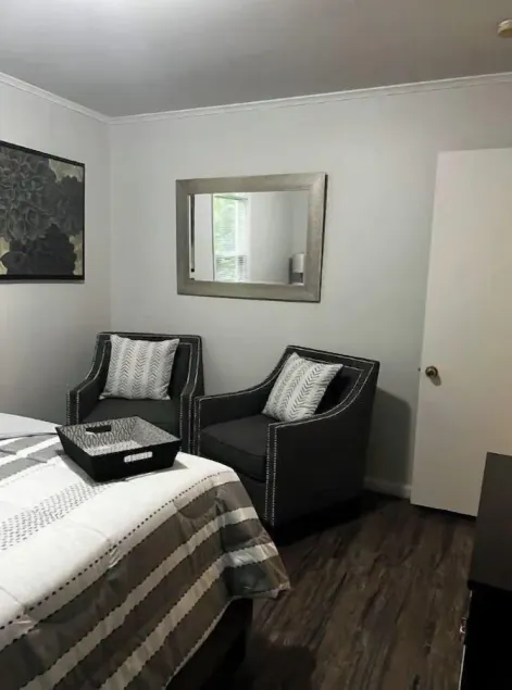 Modern 3 bedroom in the center of it all!! - Image 1