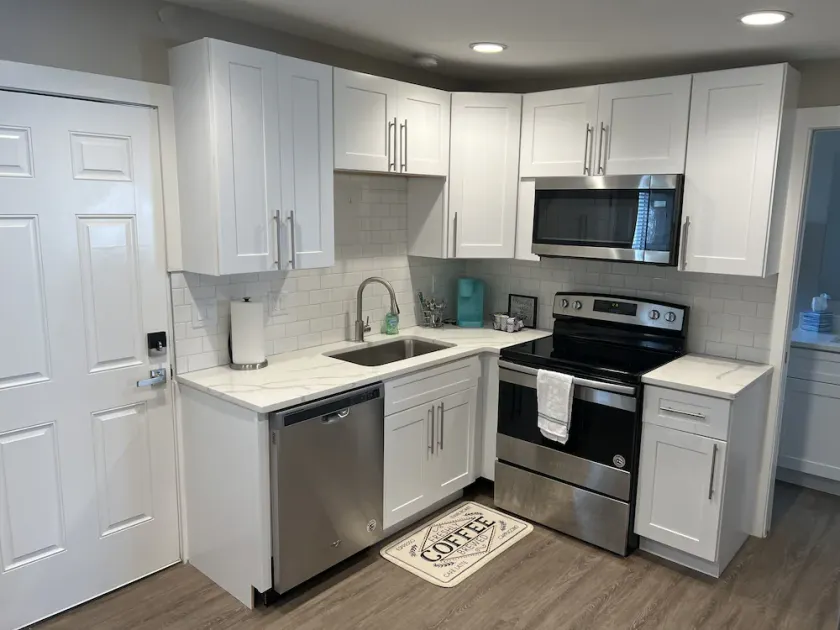 Cozy 1 bedroom in the heart of Brighton - Image 1
