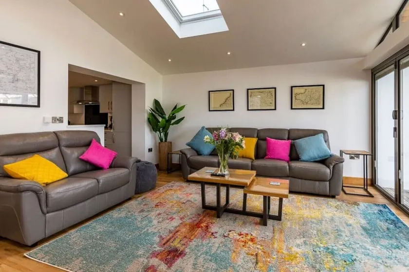 Modern, luxury and spacious - A great place for family and friends to relax! - Image 1