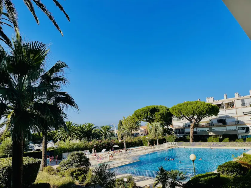 Modern Sea View Apartment with a Large Pool and Parking in a Residence Within Walking Distance of St. Tropez  - Image 1