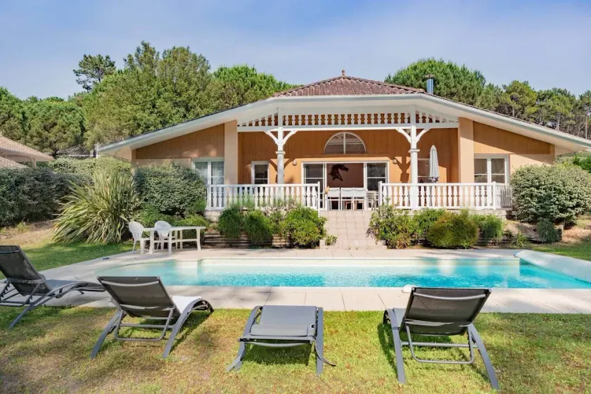 villa piscine chauffée 10pers dans cadre exceptionnel-AG19 - Image 1