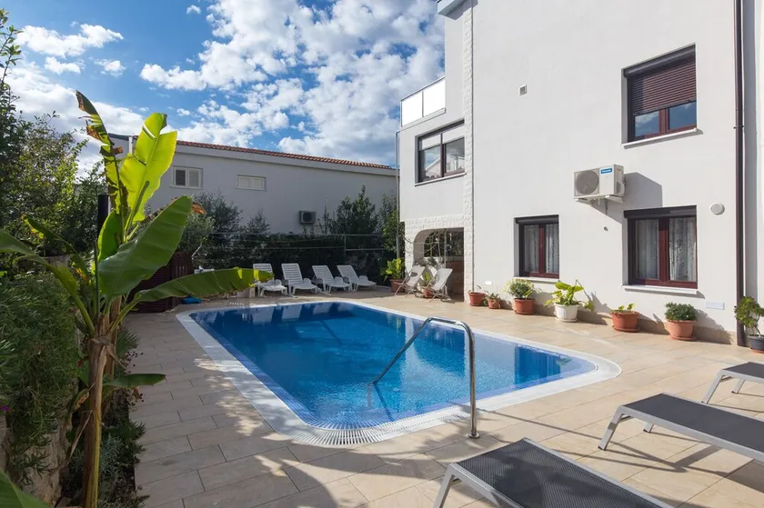 Modern lägenhet Koralj med pool nr 2 - Image 1