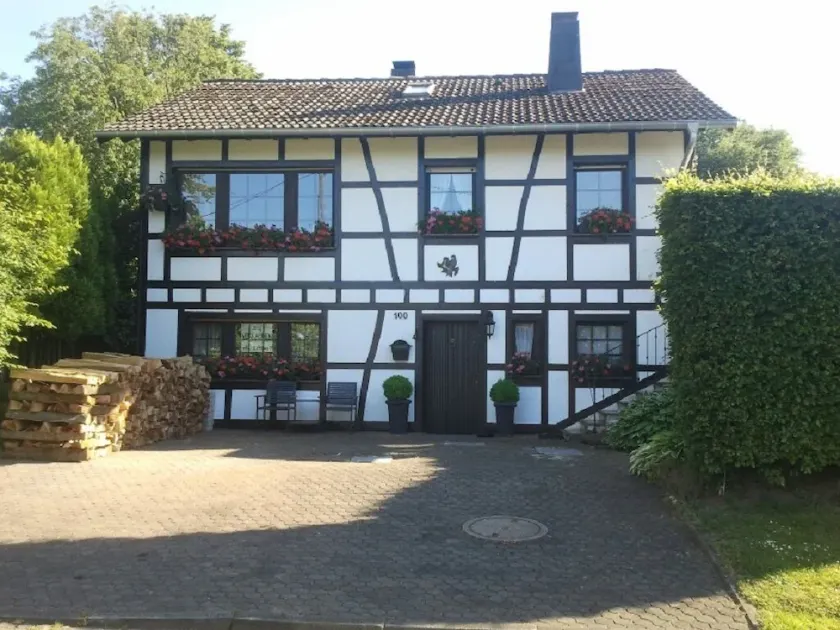 Cottage romantique vous cherche! - une connexion Wi-Fi, une cheminée, une cabine infrarouge - Image 1