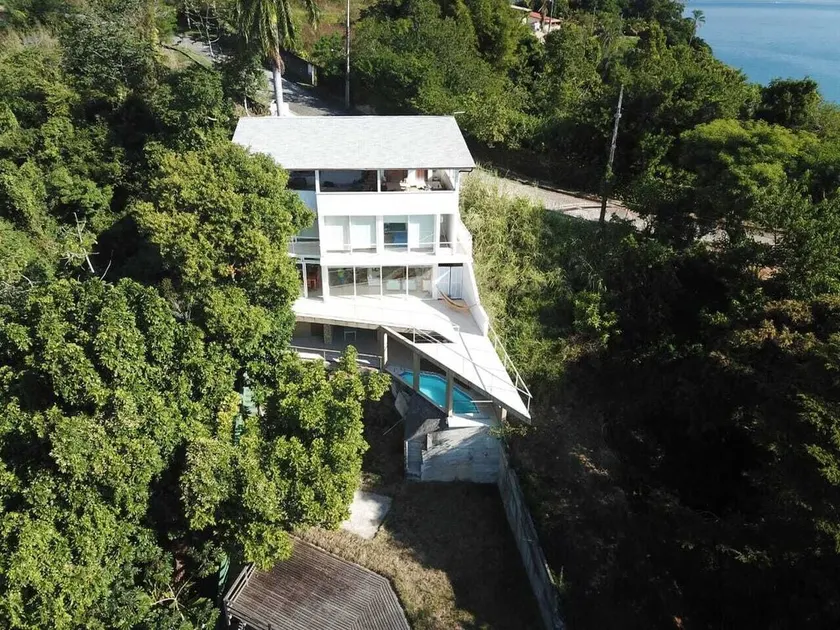 House on land with ocean, whales and turtle beaches kayaks and sailboat option - Image 1