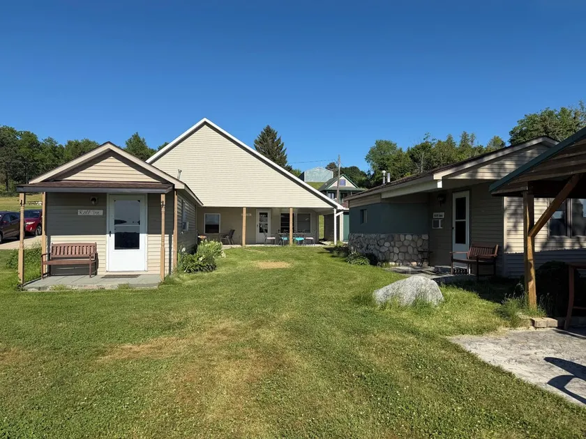 4 gemütliche Hütten am Leelanausee verbunden - Image 1