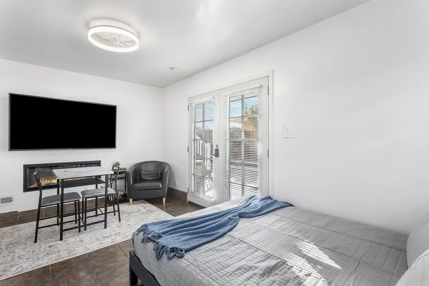 ★ ☆ NOUVELLE LISTE Studio privé hors la loi au bord du lac Chabot (40 min à SF) - Image 1