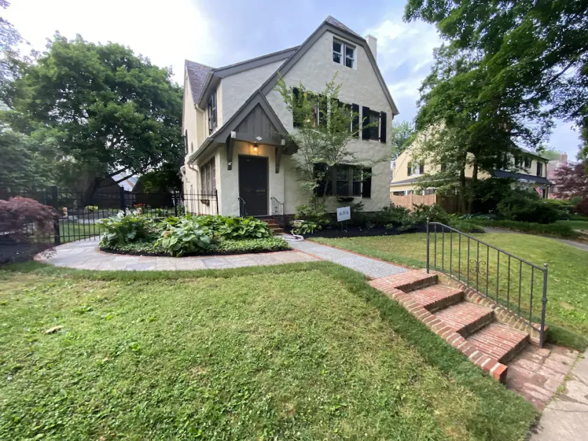 Private Studio walking distance to restaurants, night life, golf. - Image 1