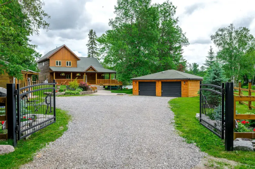Kawartha Year Round Log Home! Direct Waterfront w/Sauna on the Snowmobile Trails - Image 1