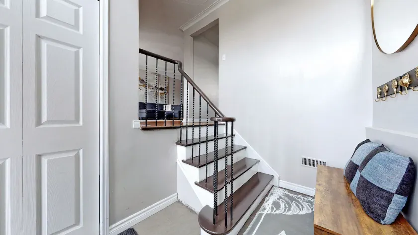 CHARMING THREE BEDROOM FLAT - Image 1