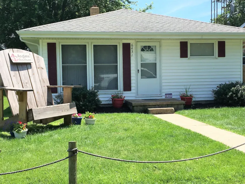 Anglers Anchor-Cozy Cottage on Lake Erie Near Port Clinton, Beaches, Firepit - Image 1