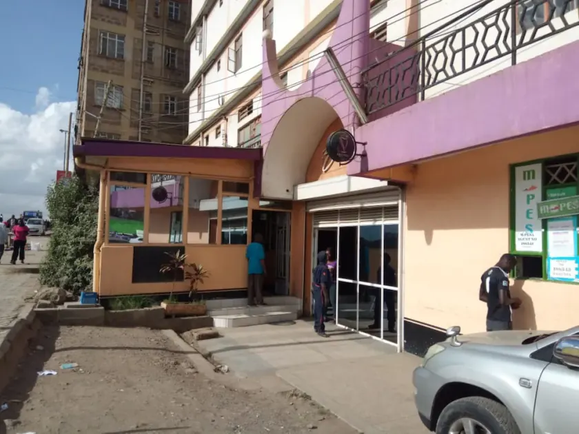 Maates Hotel - Image 1