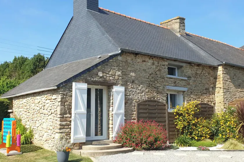 2 Bed Cottage Sleeps 5 with Pool and Pet Friendly - Image 1