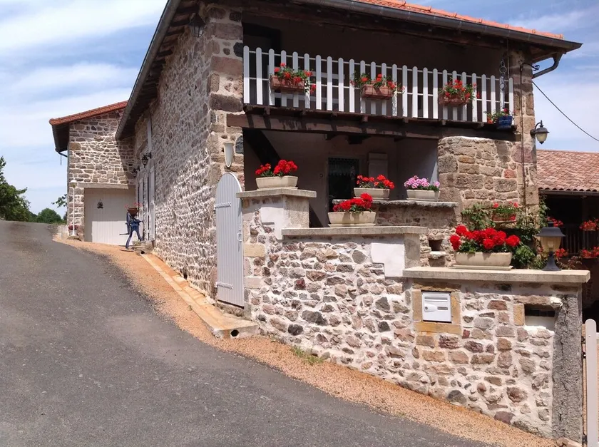 Casa con 3 camere indipendenti, situata in un villaggio a 1.5 km dal villaggio - Image 1